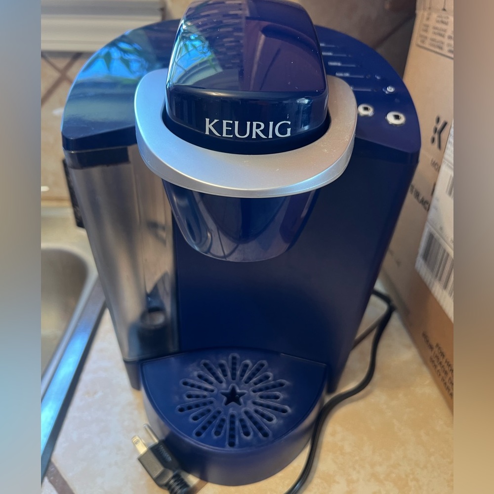 Keurig navy blue coffee maker. Used. Great condition